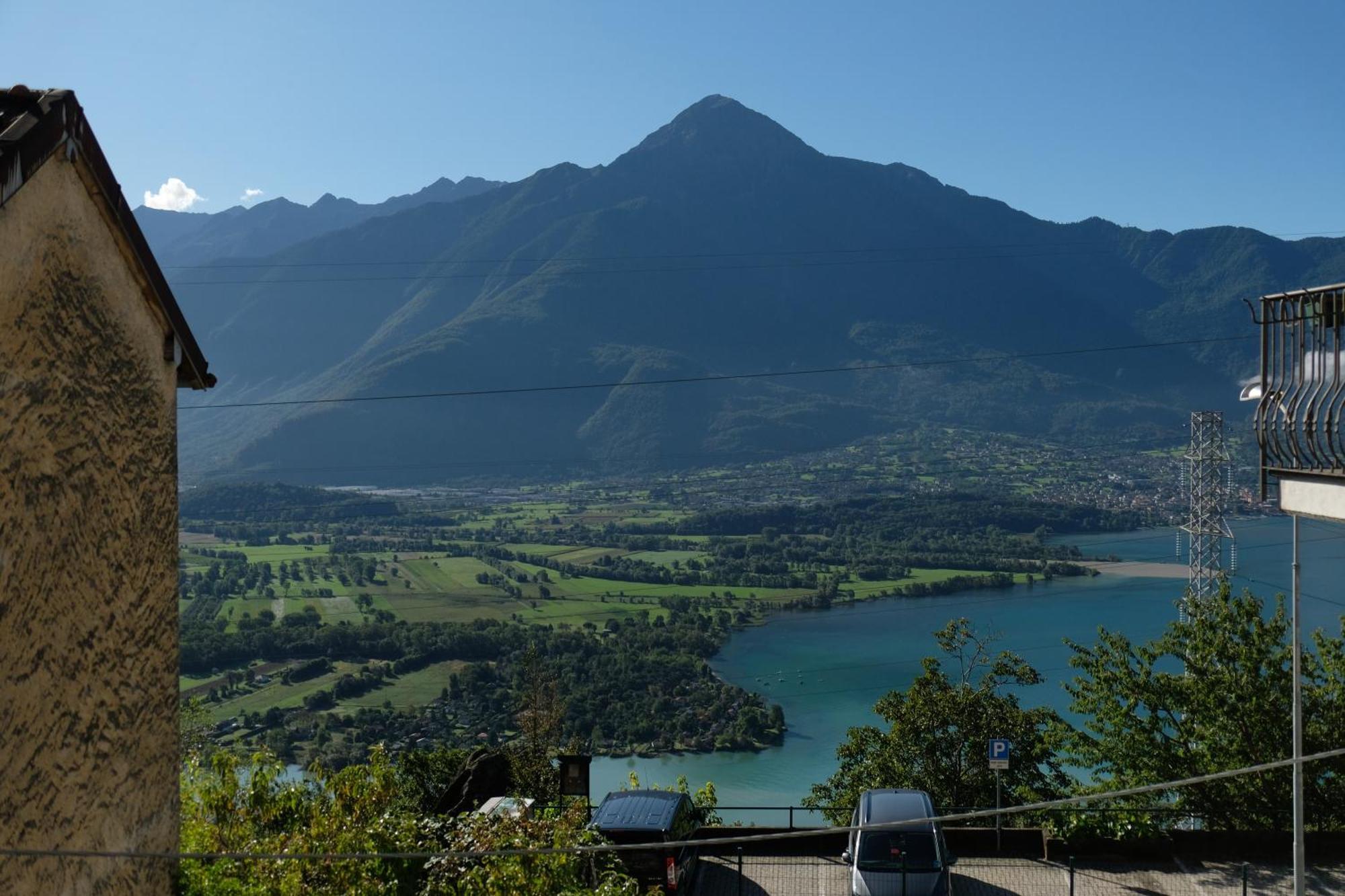 Appartamenti Montemezzo Le Case In Pietra Vista Lago جيرا لاريو المظهر الخارجي الصورة